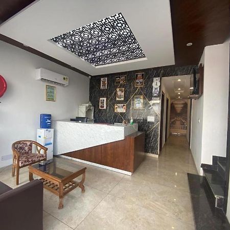 Hotel Hollywood Zirakpur Zewnętrze zdjęcie