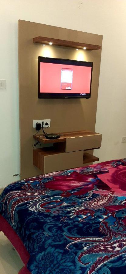 Hotel Hollywood Zirakpur Zewnętrze zdjęcie