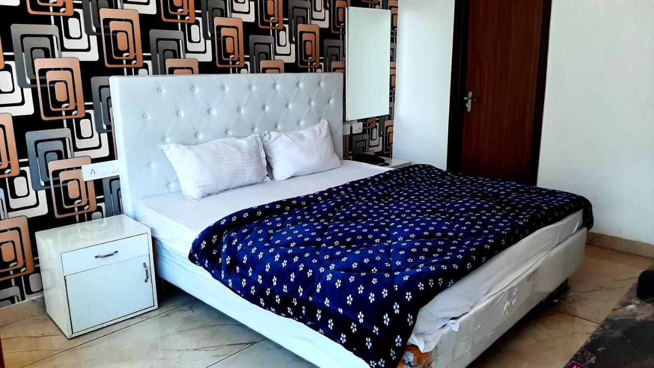 Hotel Hollywood Zirakpur Zewnętrze zdjęcie