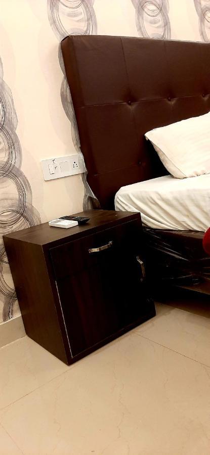 Hotel Hollywood Zirakpur Zewnętrze zdjęcie