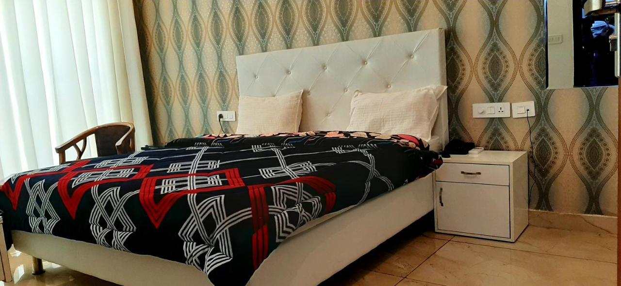 Hotel Hollywood Zirakpur Zewnętrze zdjęcie