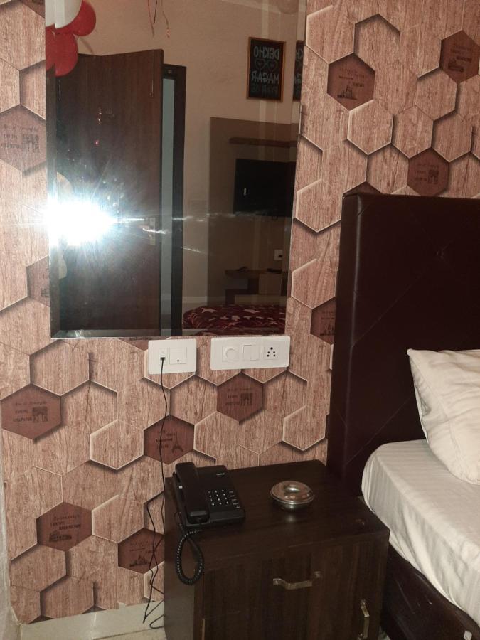Hotel Hollywood Zirakpur Zewnętrze zdjęcie