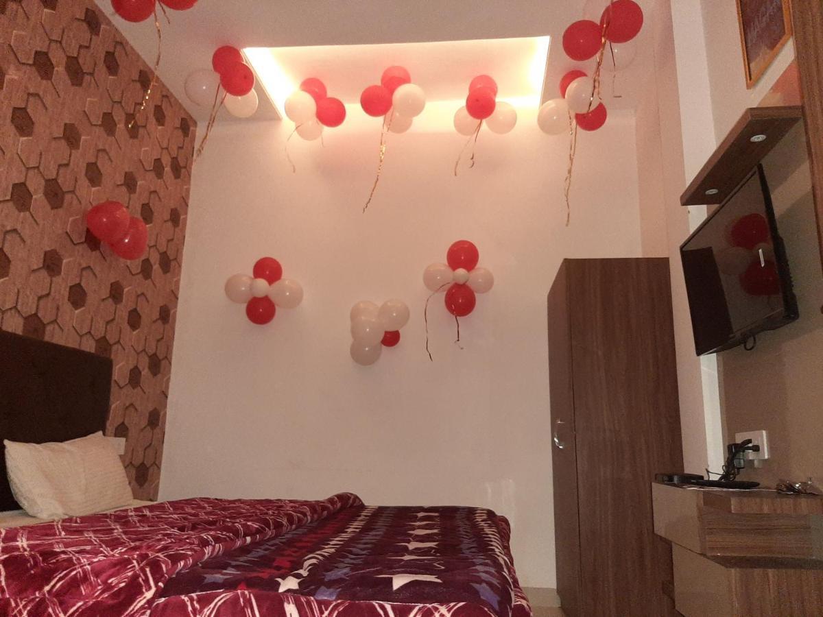 Hotel Hollywood Zirakpur Zewnętrze zdjęcie