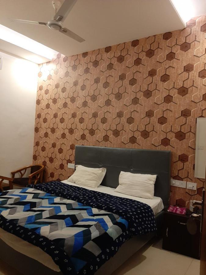 Hotel Hollywood Zirakpur Zewnętrze zdjęcie