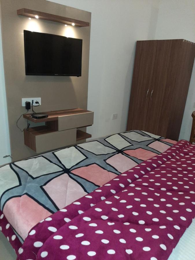 Hotel Hollywood Zirakpur Zewnętrze zdjęcie