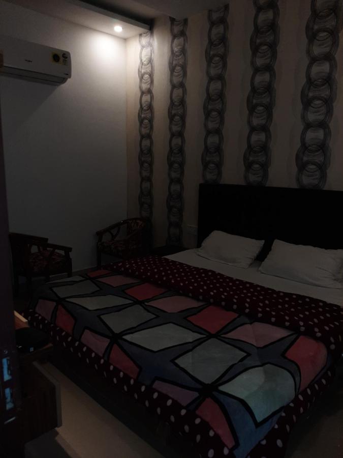 Hotel Hollywood Zirakpur Zewnętrze zdjęcie