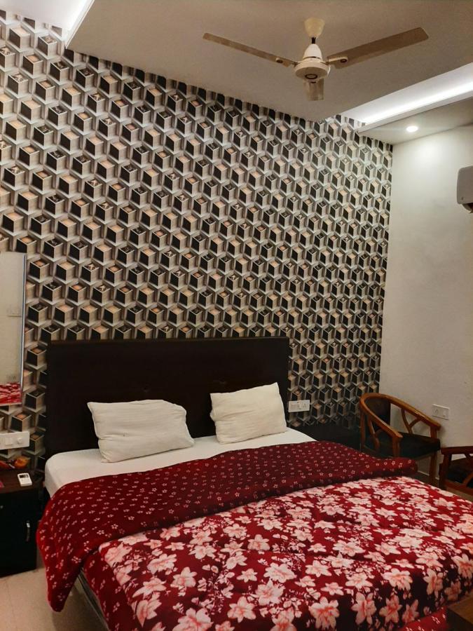 Hotel Hollywood Zirakpur Zewnętrze zdjęcie