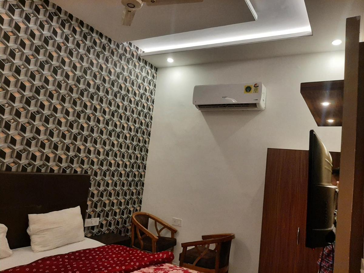 Hotel Hollywood Zirakpur Zewnętrze zdjęcie