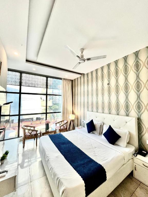 Hotel Hollywood Zirakpur Zewnętrze zdjęcie
