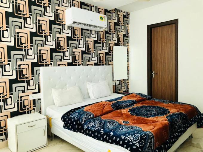 Hotel Hollywood Zirakpur Zewnętrze zdjęcie