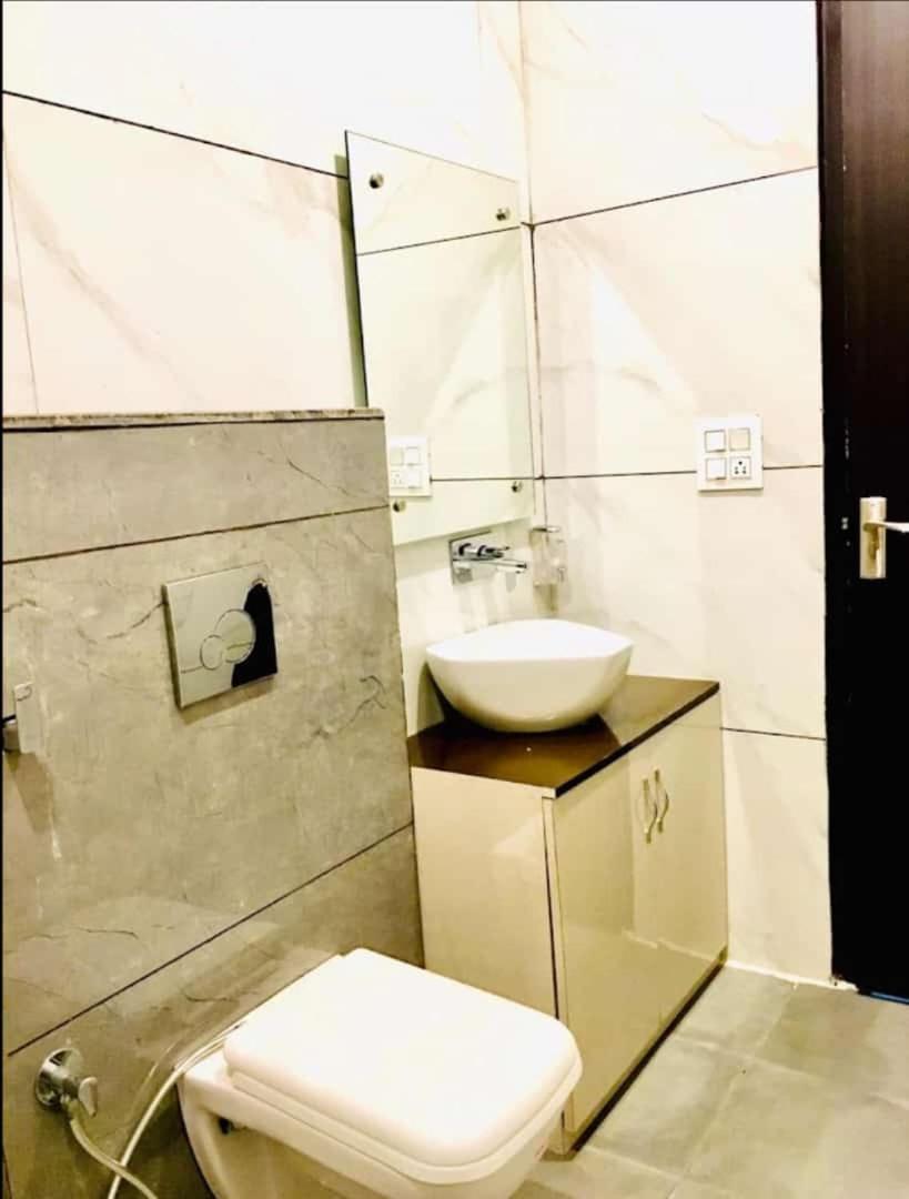 Hotel Hollywood Zirakpur Zewnętrze zdjęcie